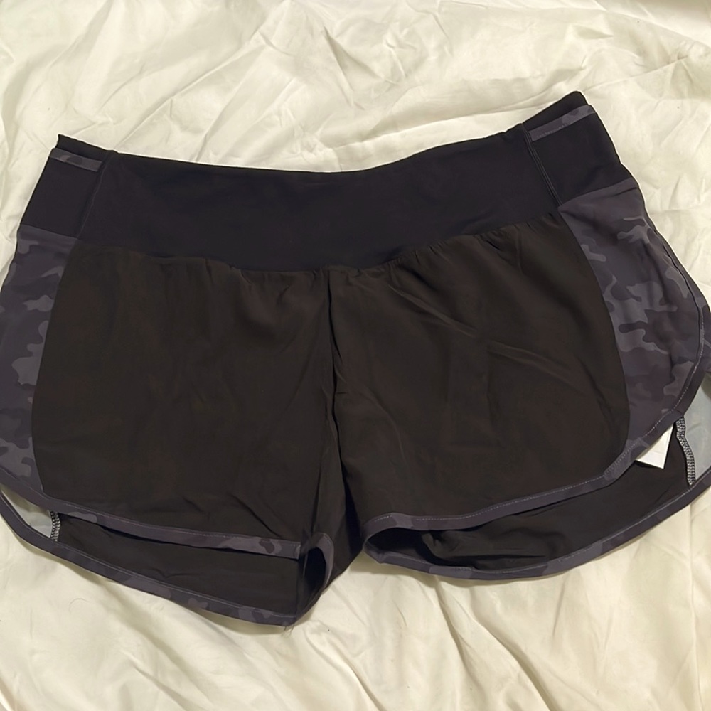 Zyia Flip It Shorts-Forest Camo